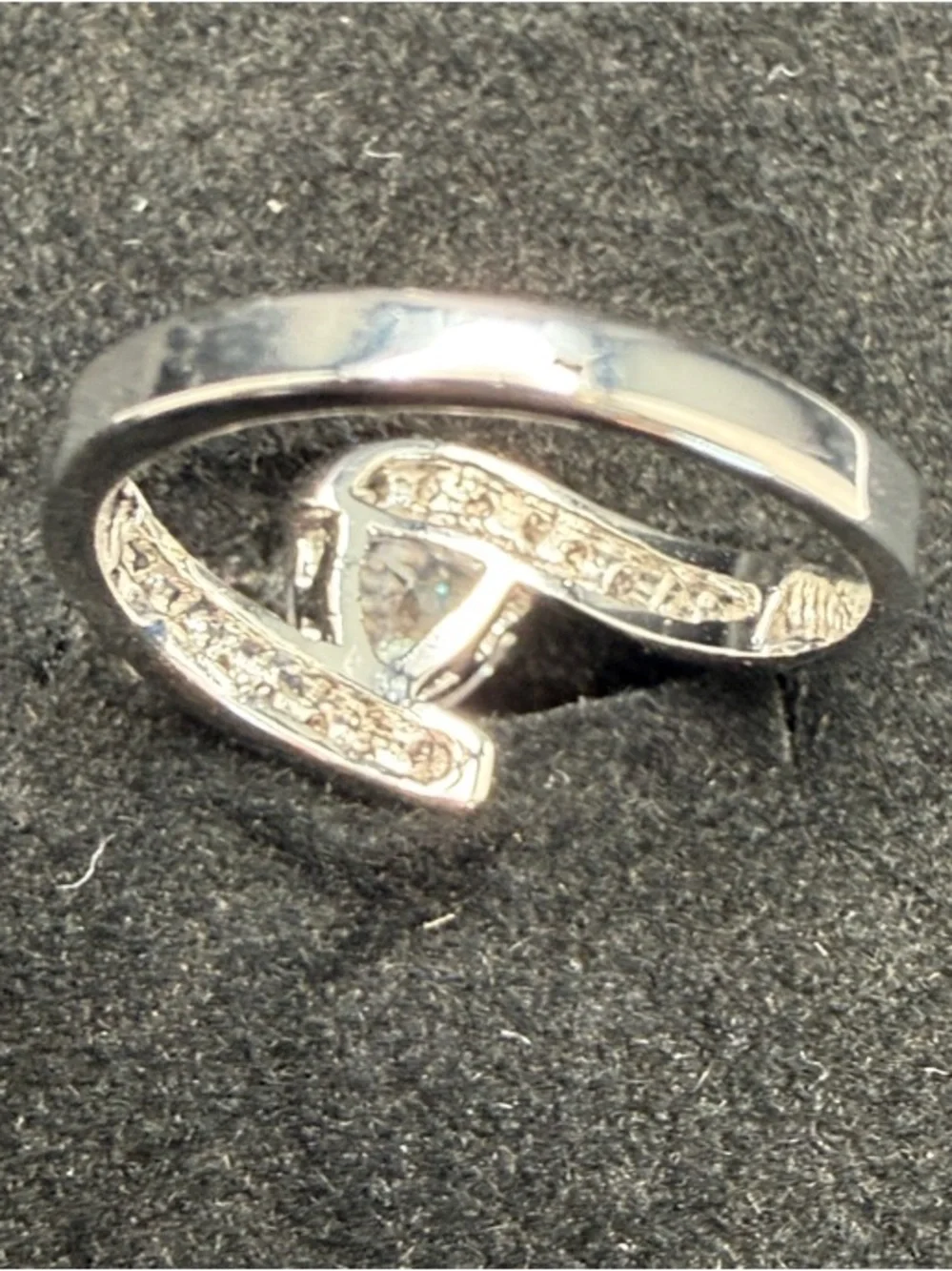 Silver-Tone Heart Cubic Zirconia Statement Ring - Elegant Sparkle Size‎ 7 3/4